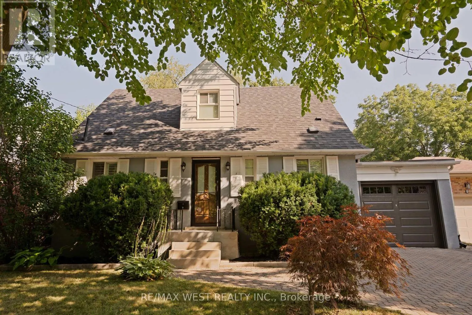 4 ELMVIEW COURT