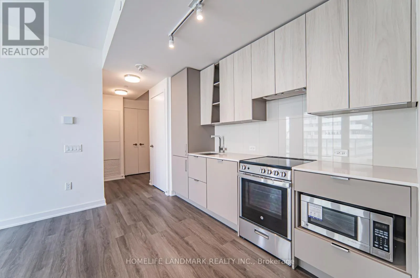 #1801 - 3883 QUARTZ ROAD