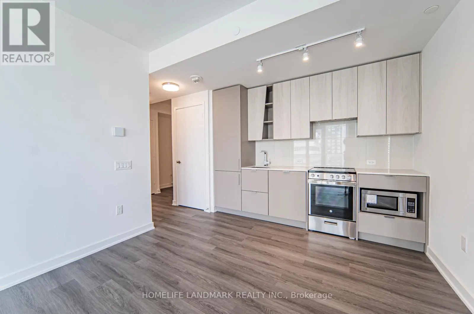 #1801 - 3883 QUARTZ ROAD