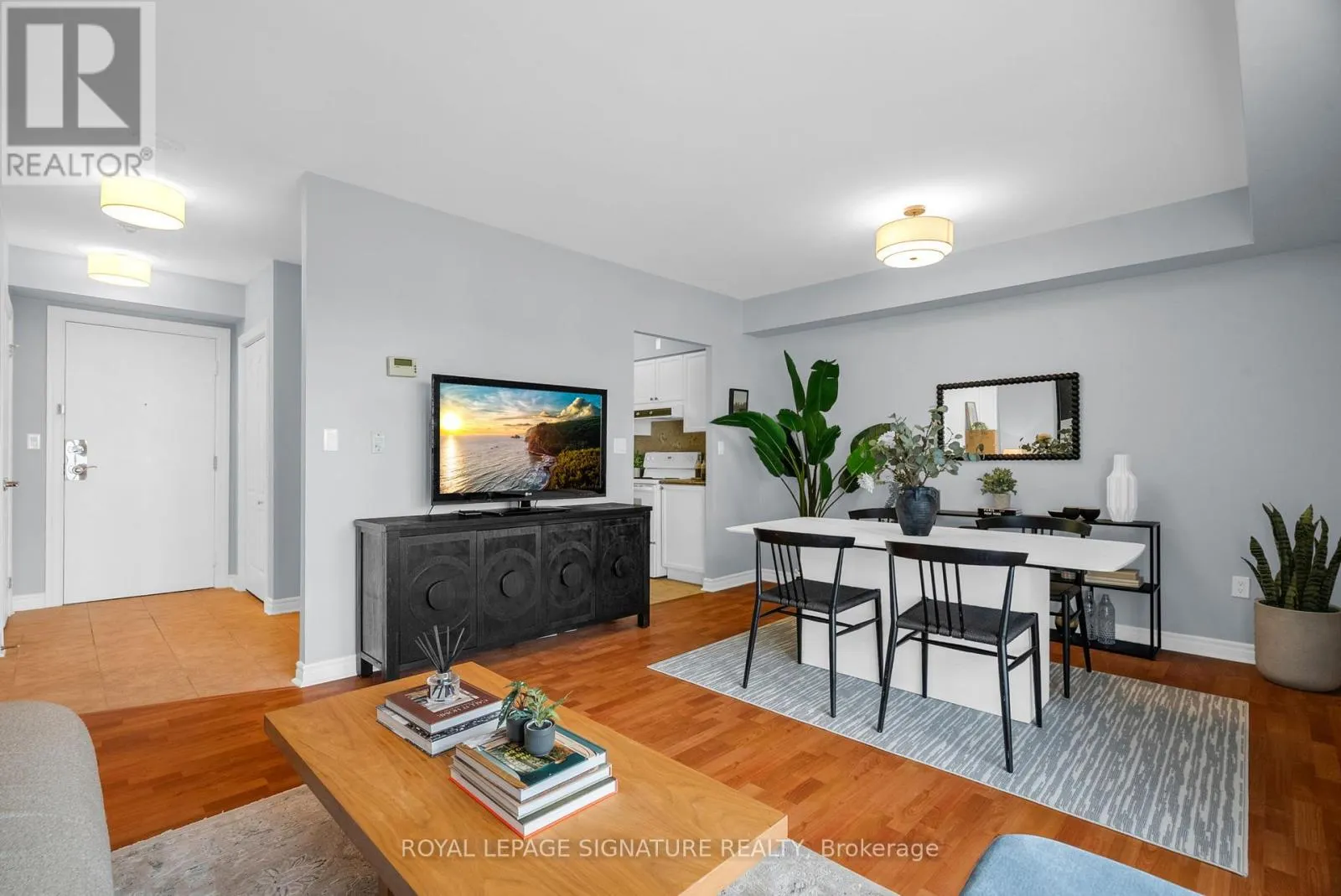 814 - 2088 LAWRENCE AVENUE W