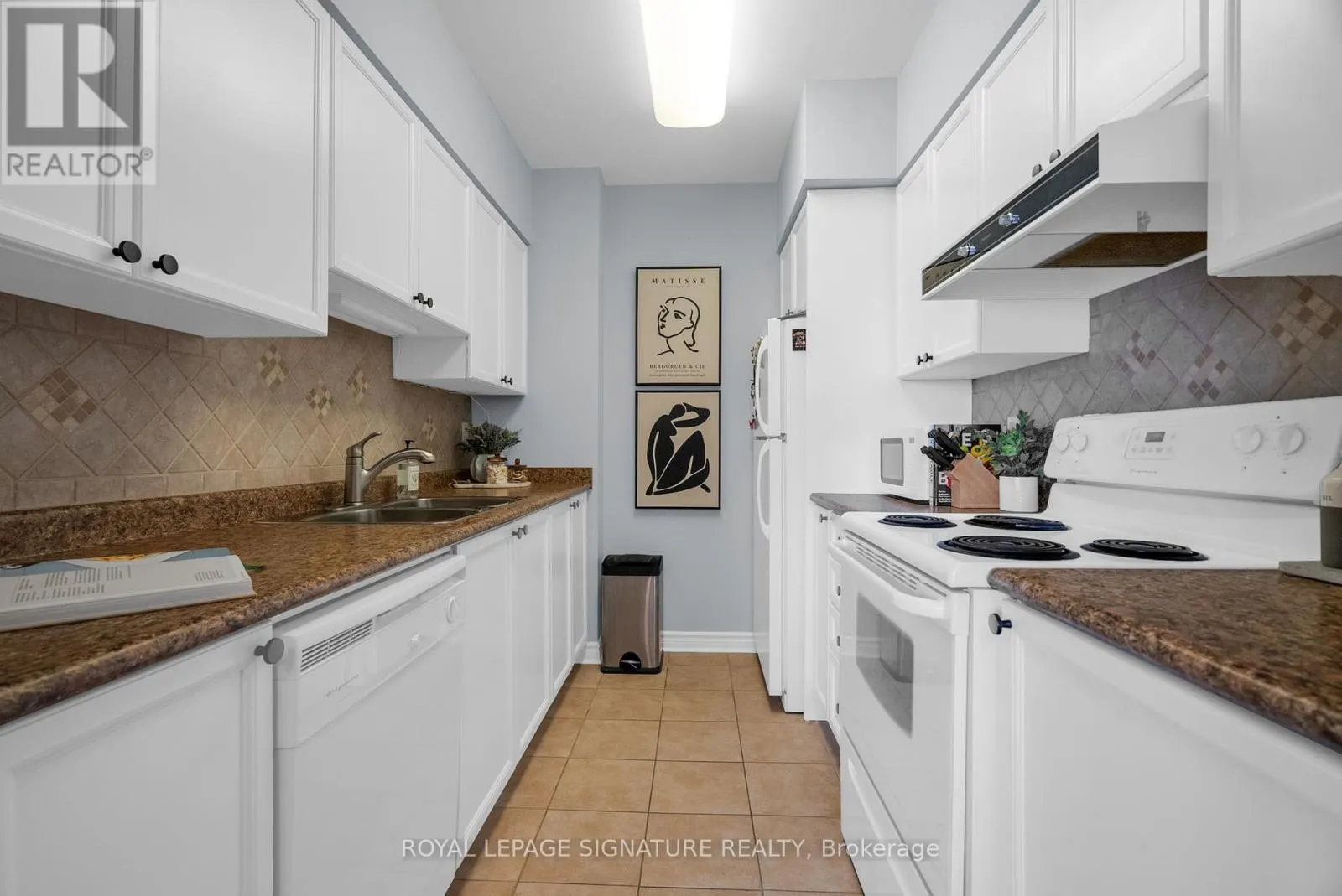 814 - 2088 LAWRENCE AVENUE W