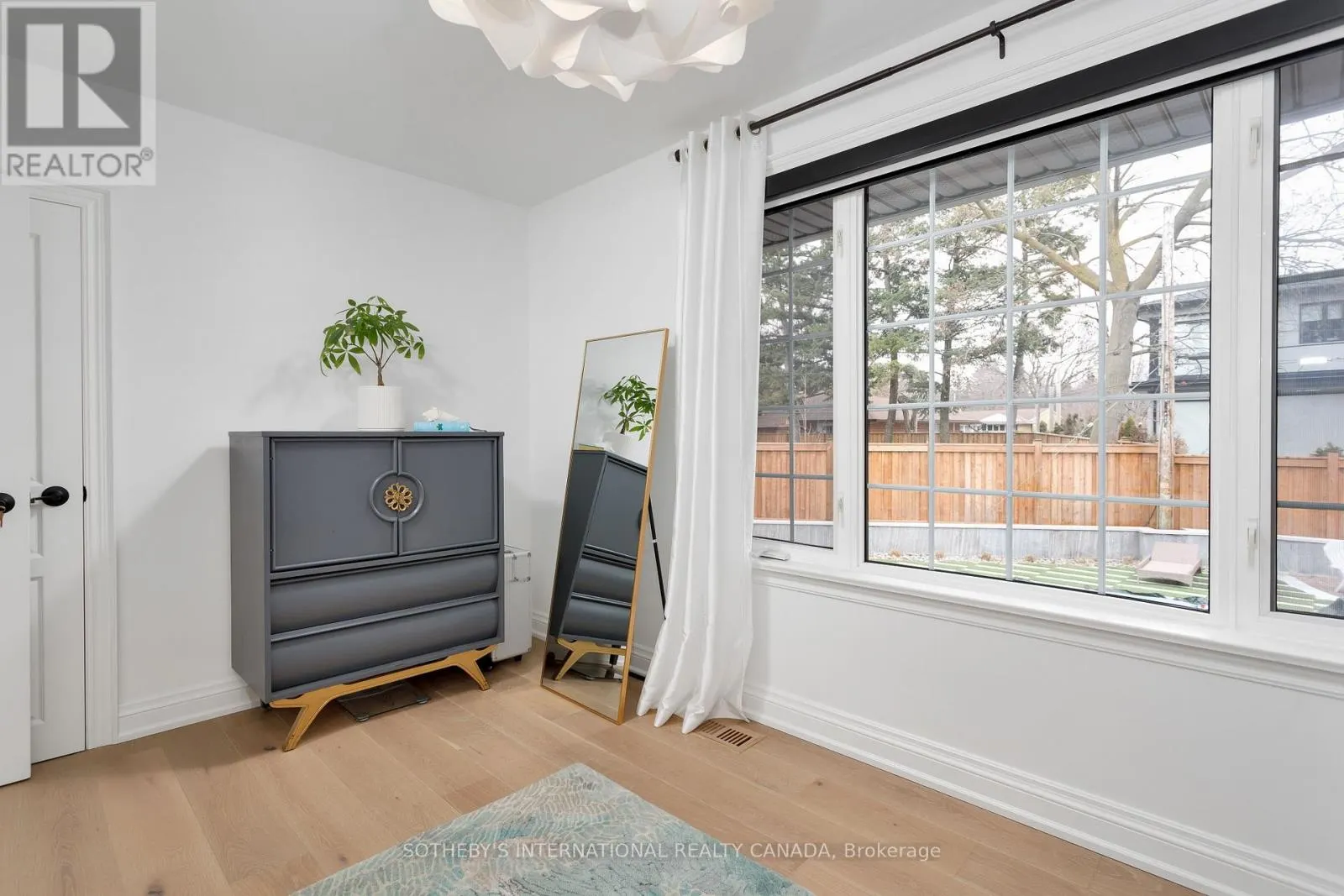 15 RAVENSBOURNE CRESCENT