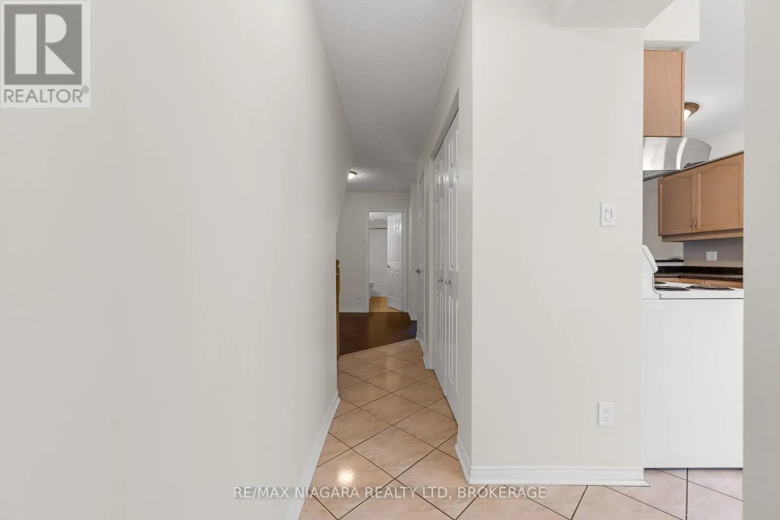 34 - 3333 NEW STREET, #34