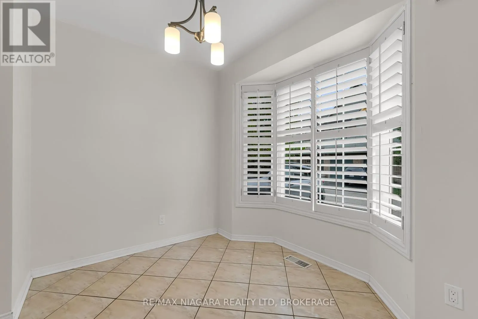 34 - 3333 NEW STREET, #34