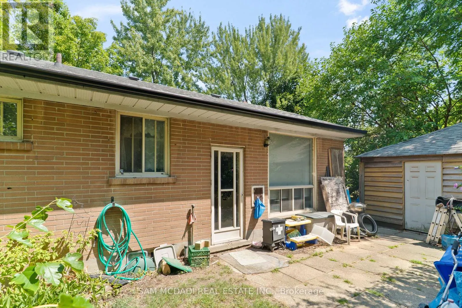 1610 MAGENTA COURT