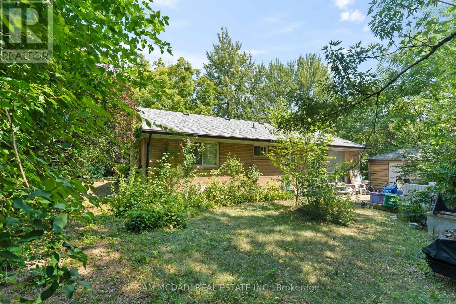 1610 MAGENTA COURT