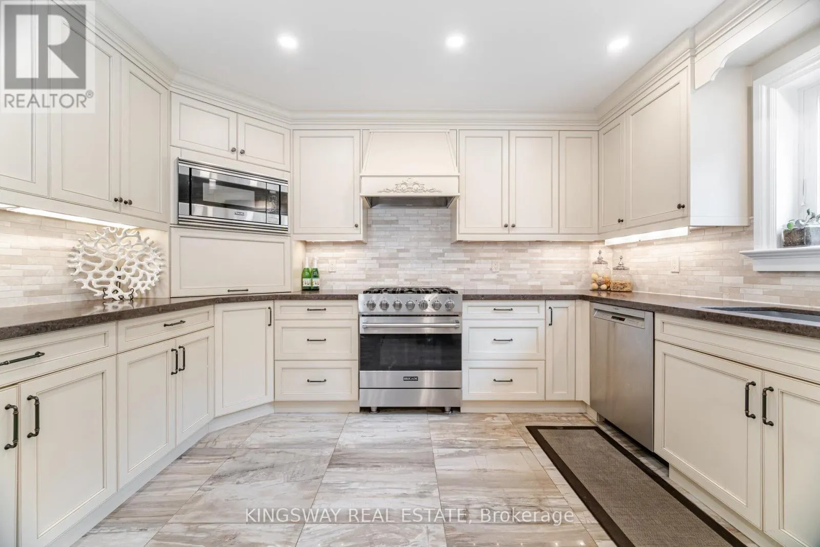 2246 GRAND RAVINE DRIVE