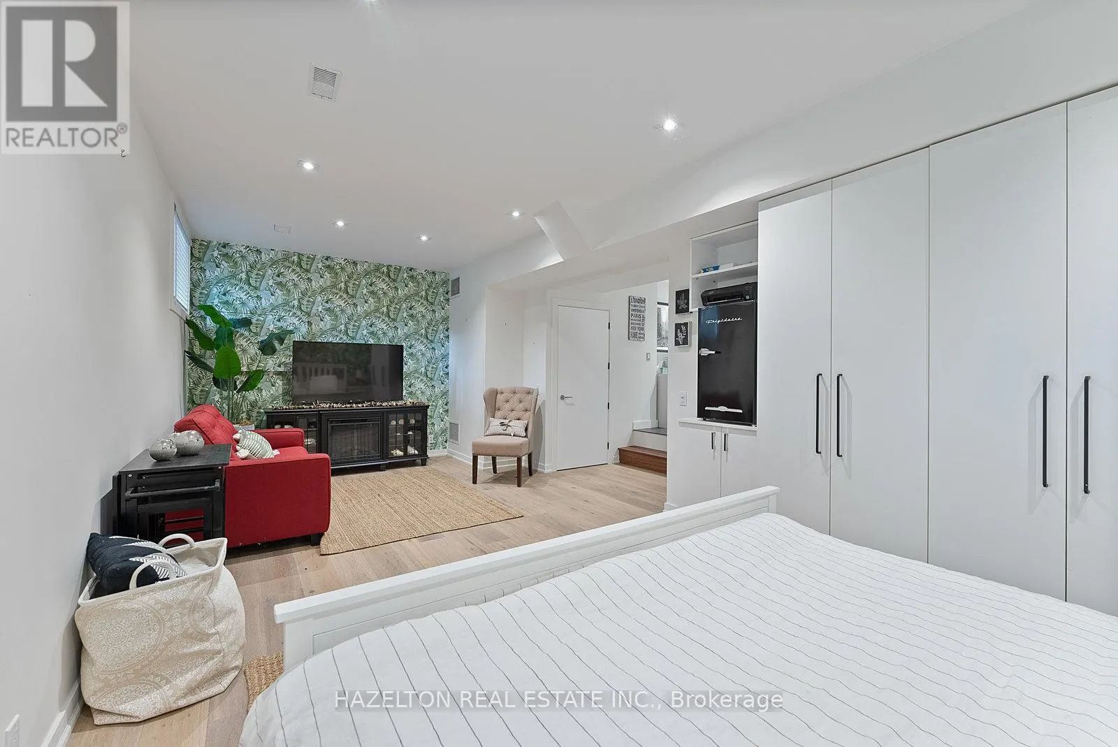 32 REGAL ROAD