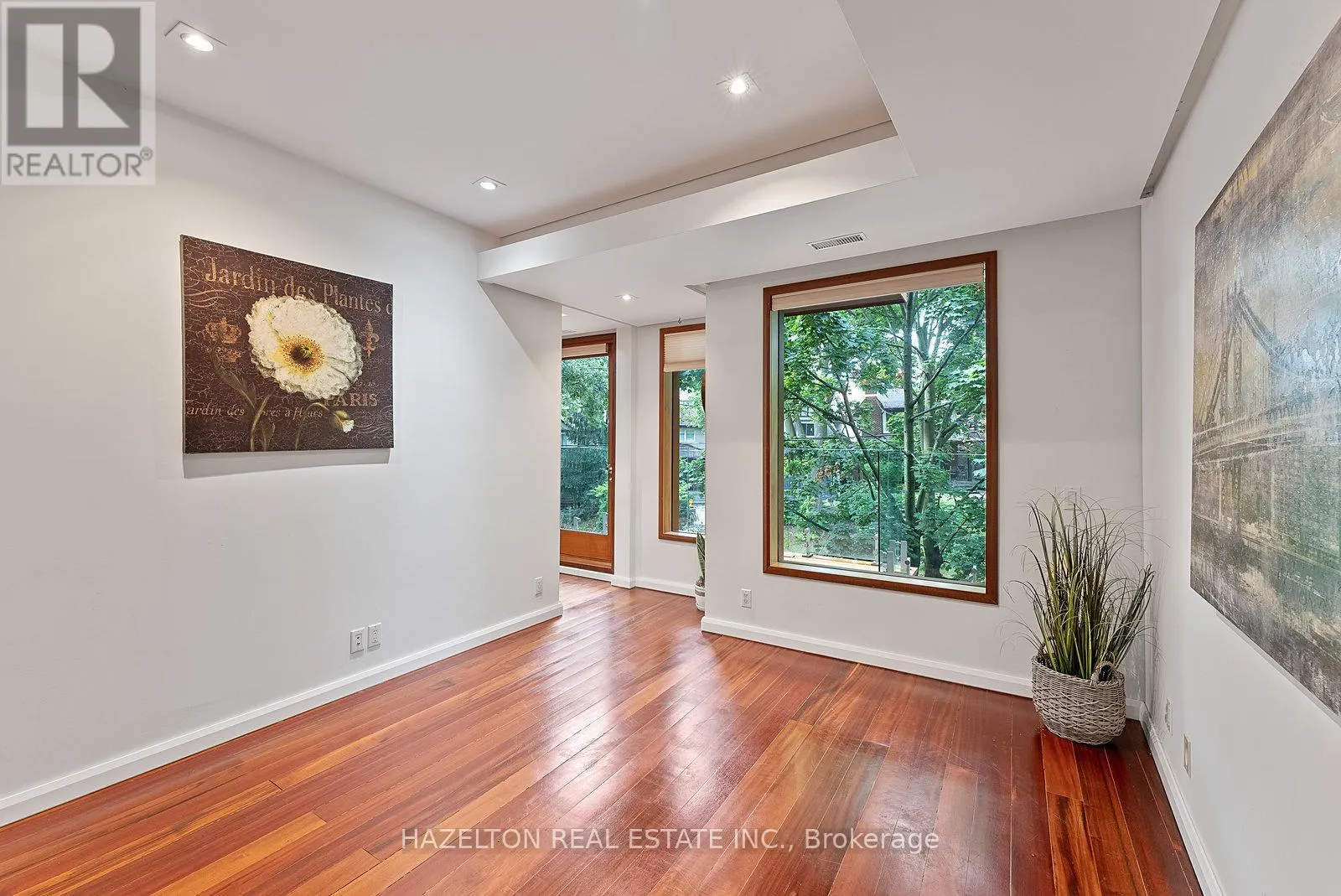 32 REGAL ROAD