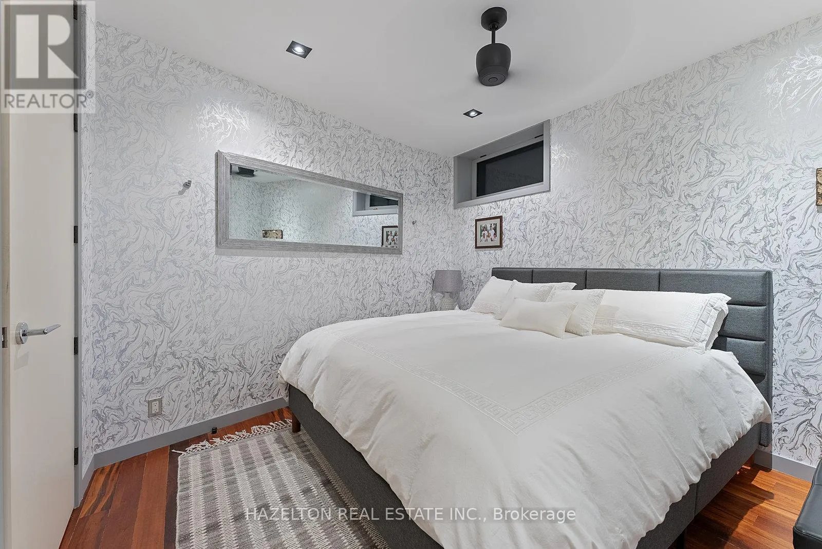 32 REGAL ROAD