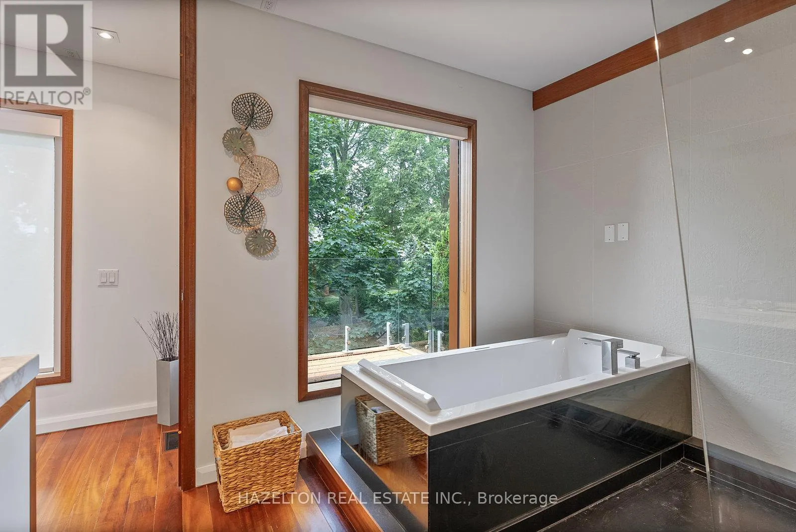 32 REGAL ROAD