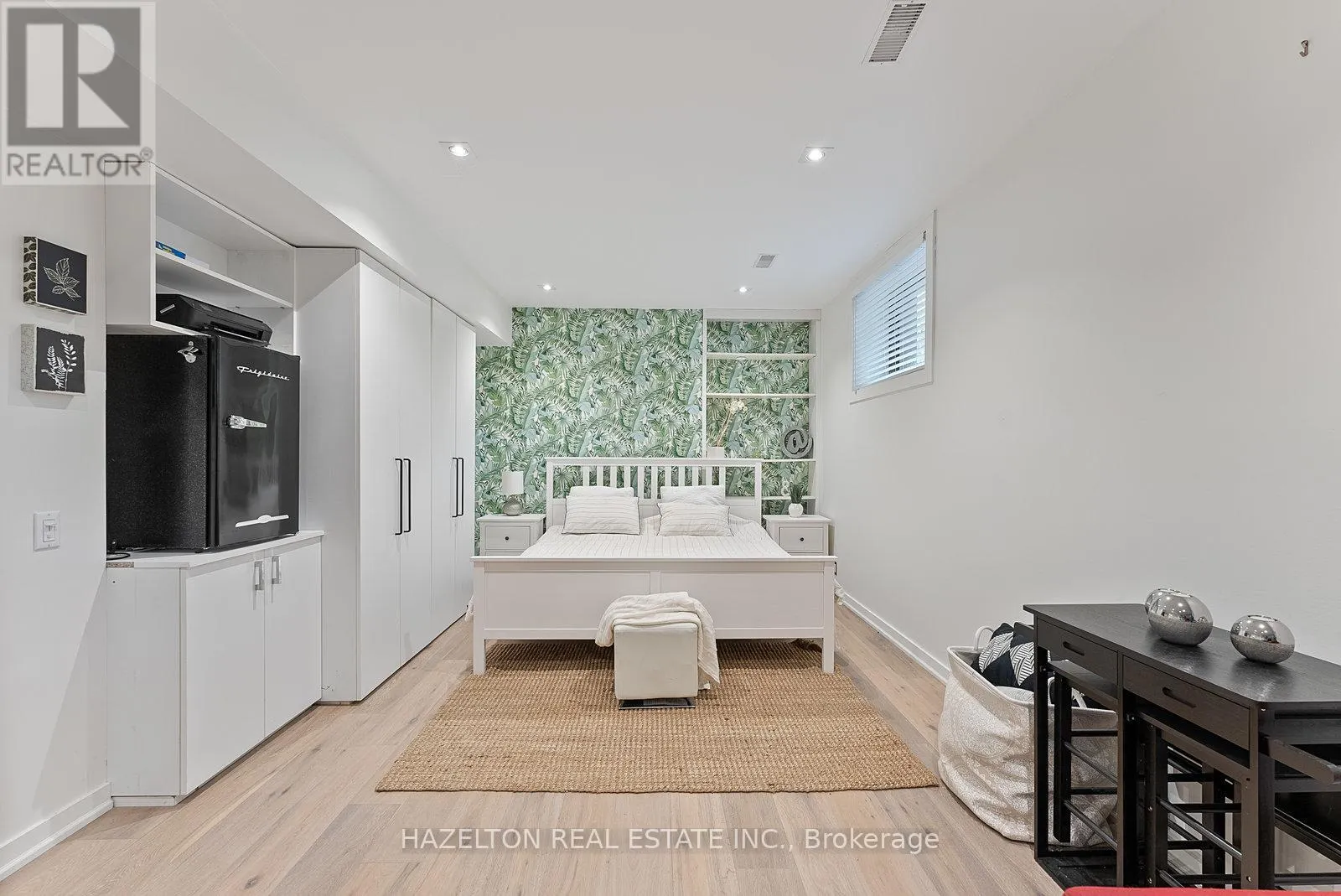 32 REGAL ROAD