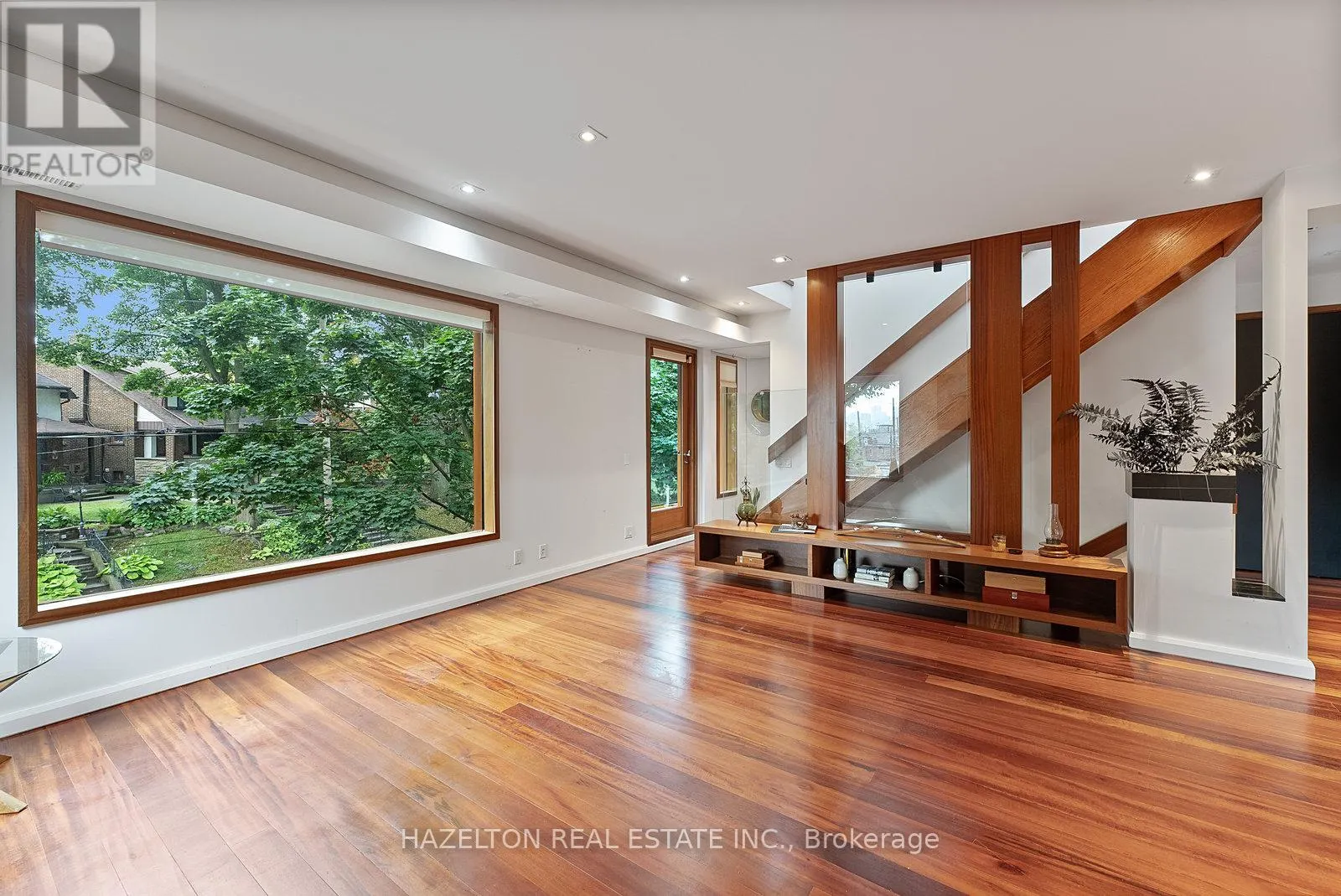 32 REGAL ROAD