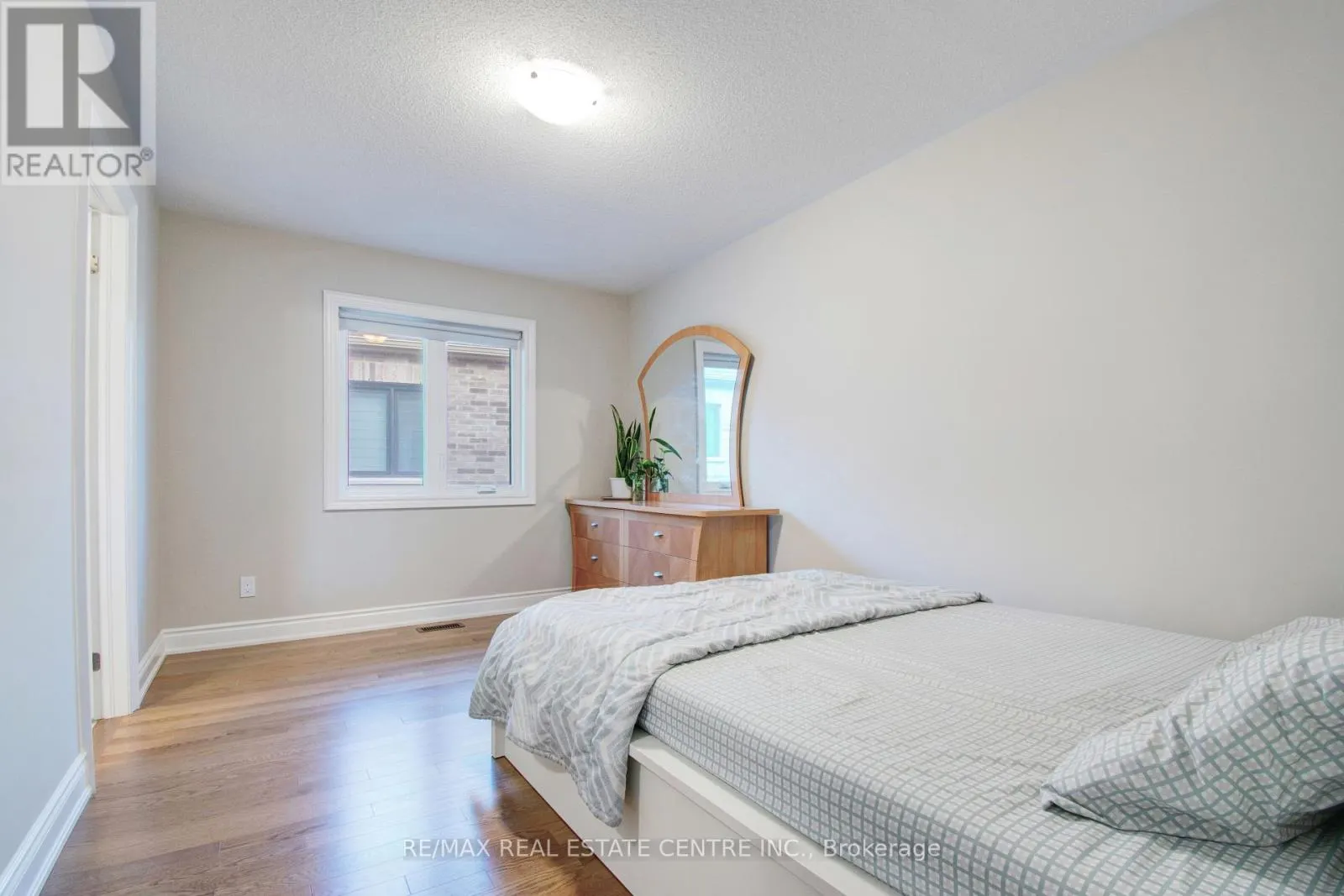 14 IXWORTH CIRCLE