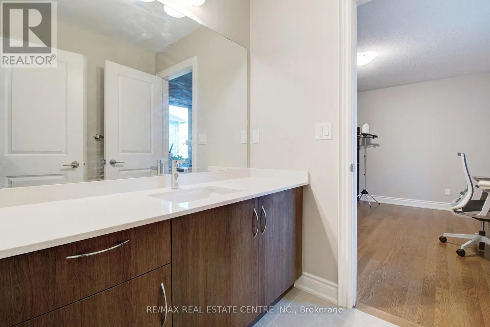 14 IXWORTH CIRCLE