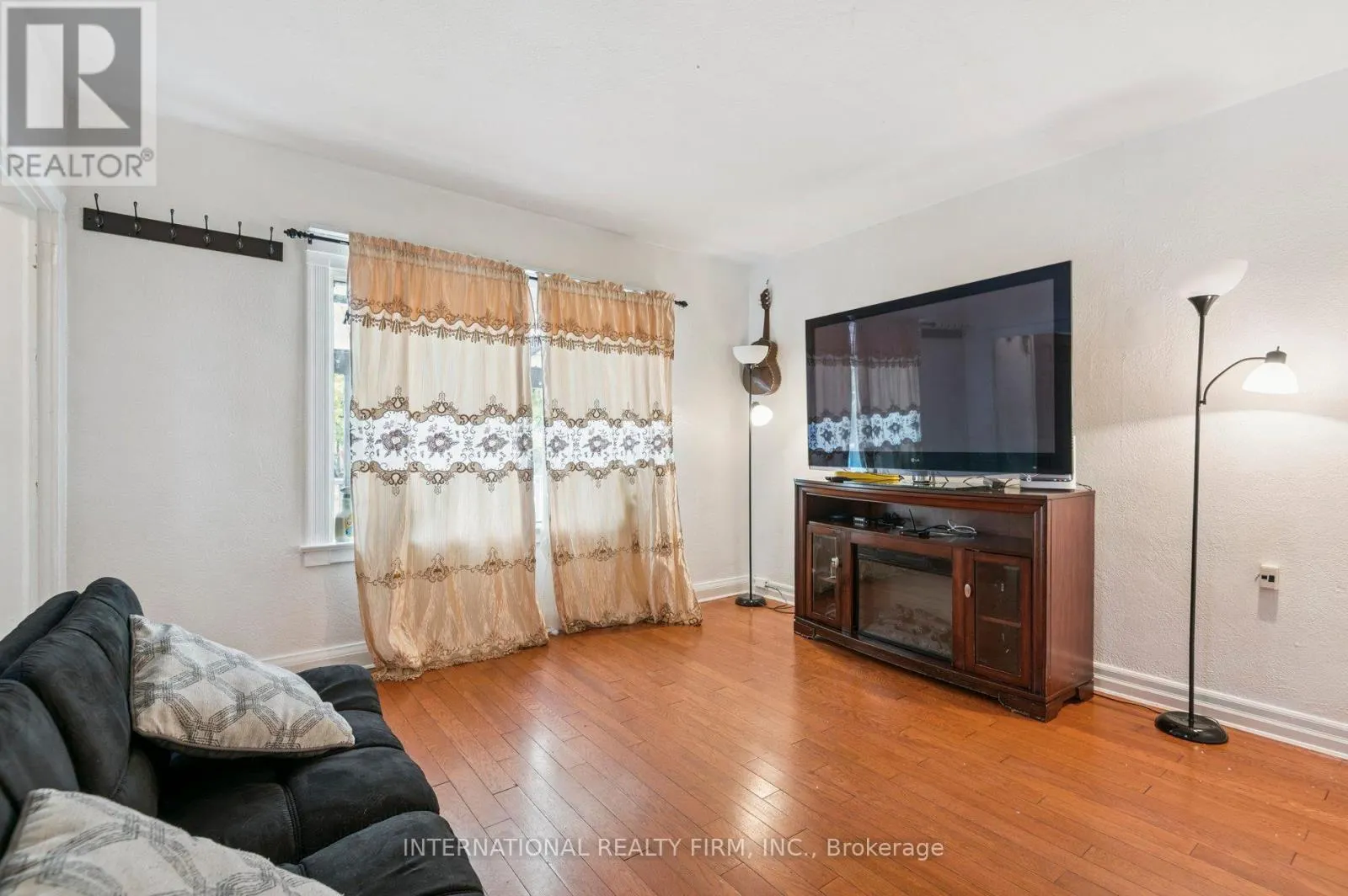 1982 LAWRENCE AVENUE W