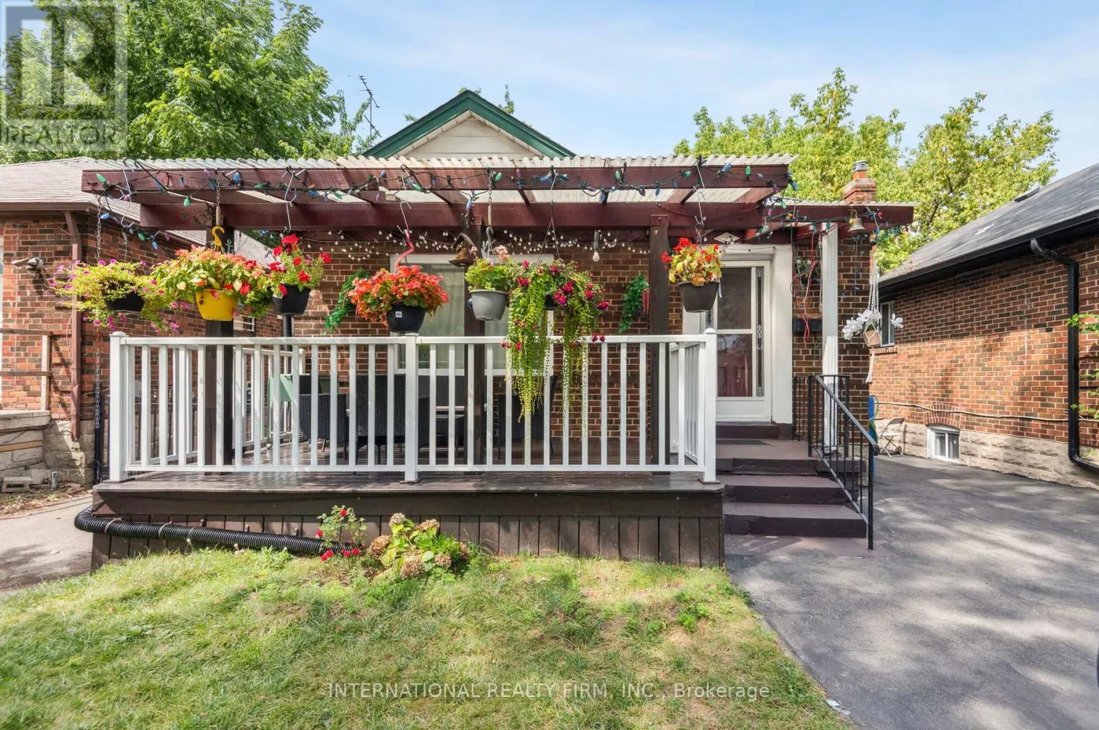 1982 LAWRENCE AVENUE W