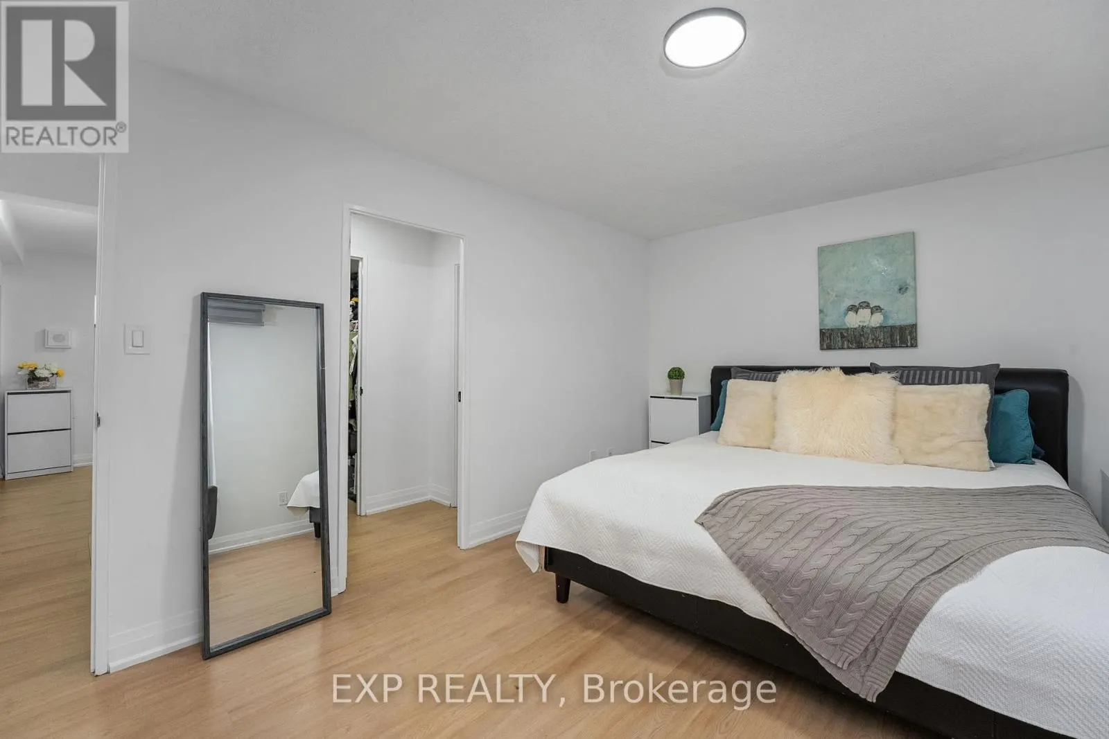 312 - 85 EMMETT AVENUE