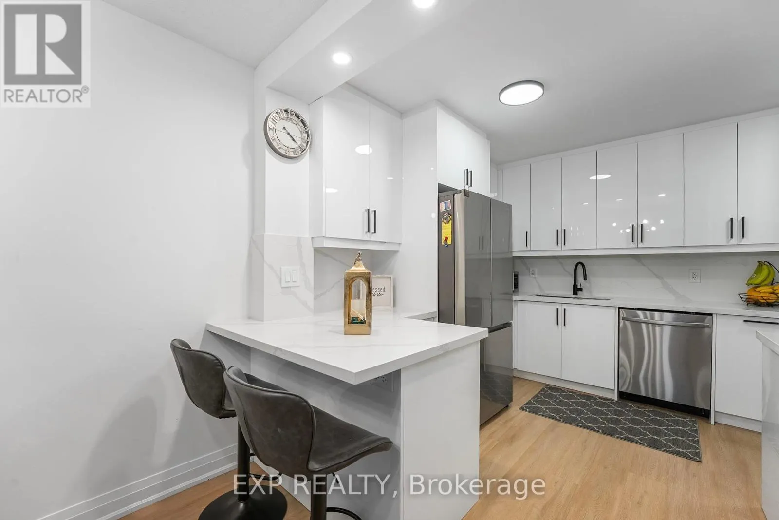 312 - 85 EMMETT AVENUE