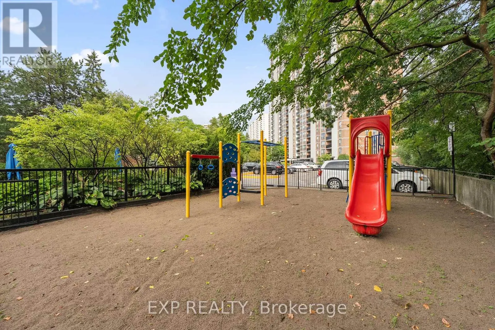 312 - 85 EMMETT AVENUE