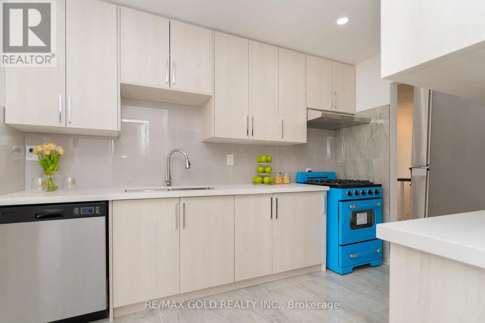 22 CARLYLE CRESCENT