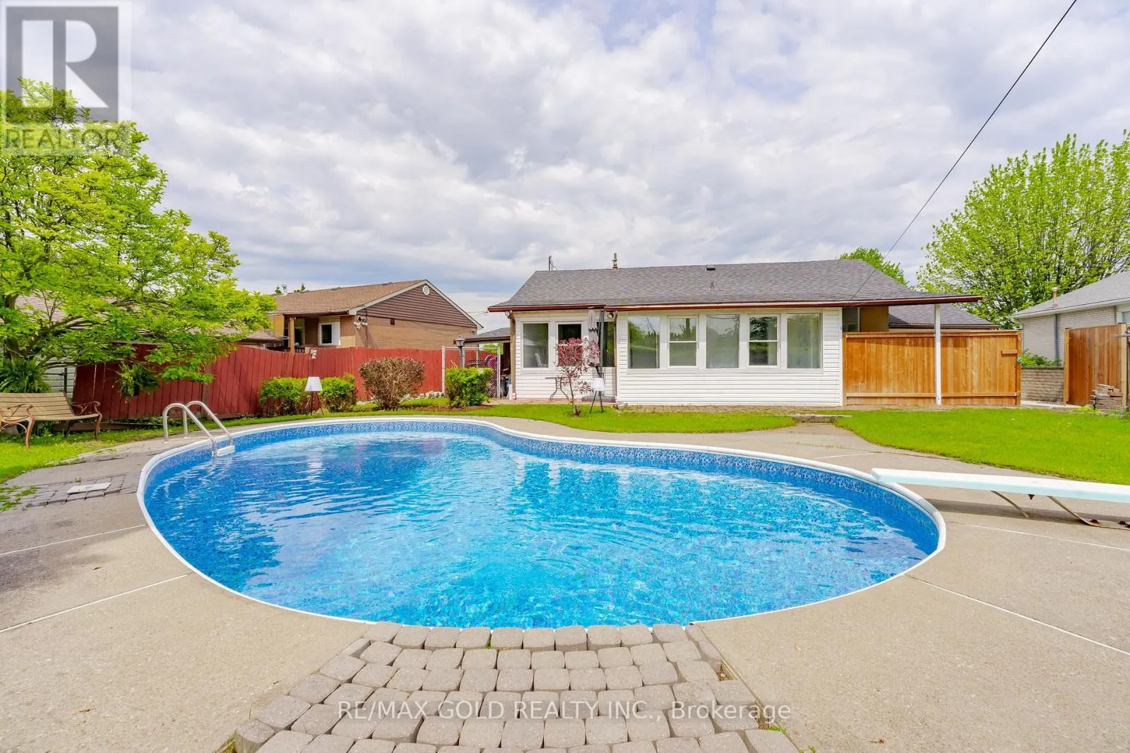 22 CARLYLE CRESCENT