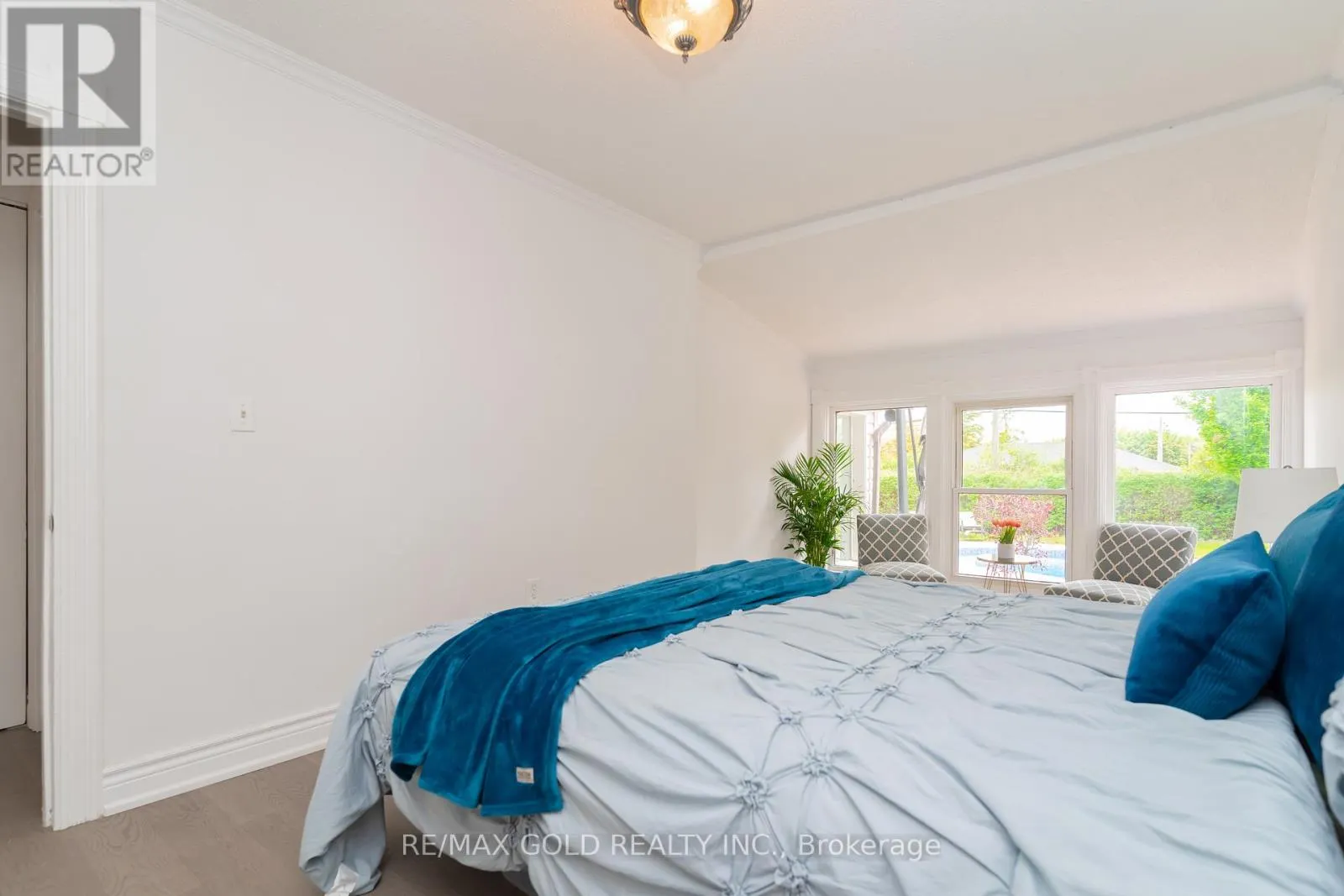 22 CARLYLE CRESCENT