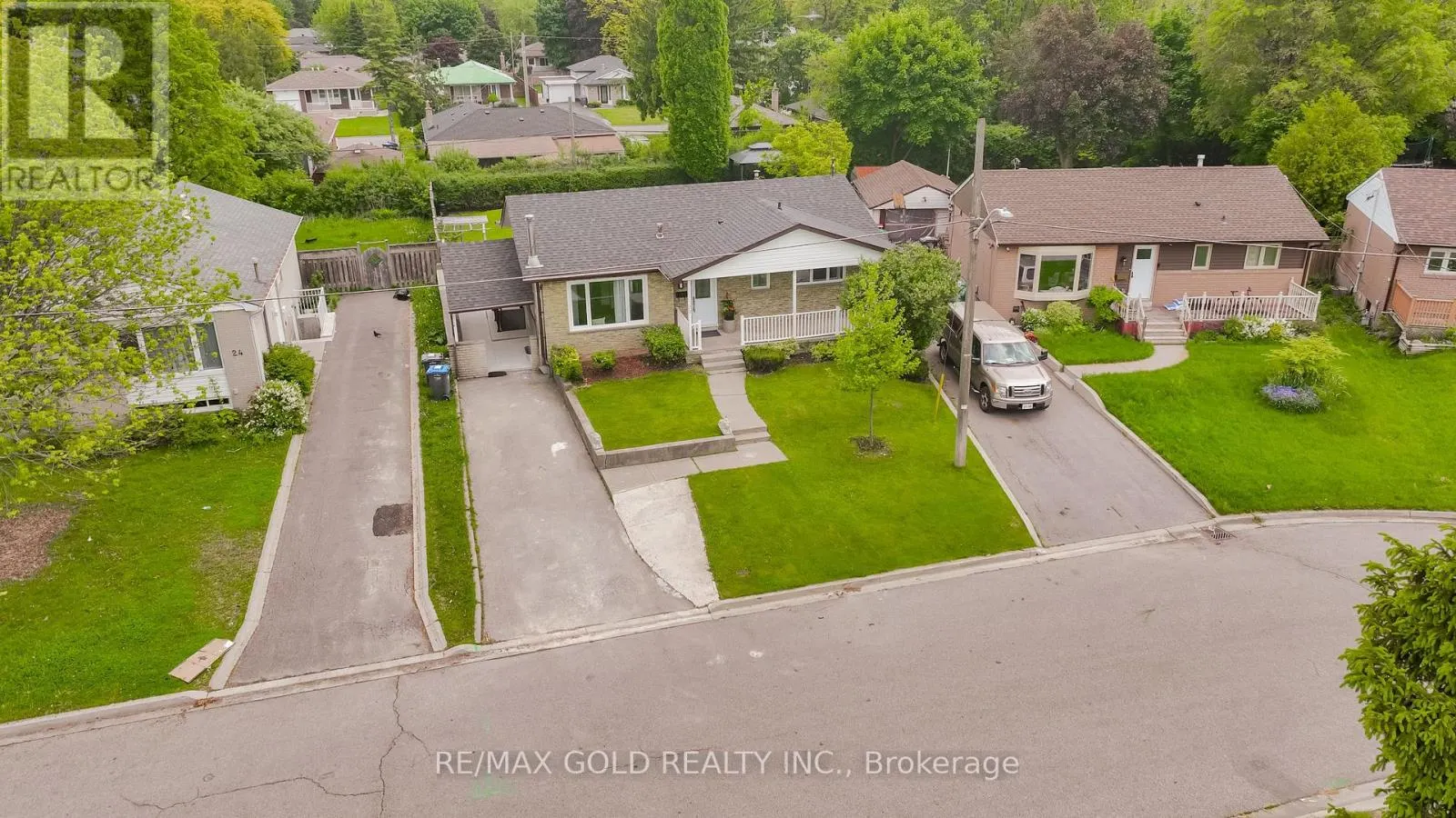 22 CARLYLE CRESCENT
