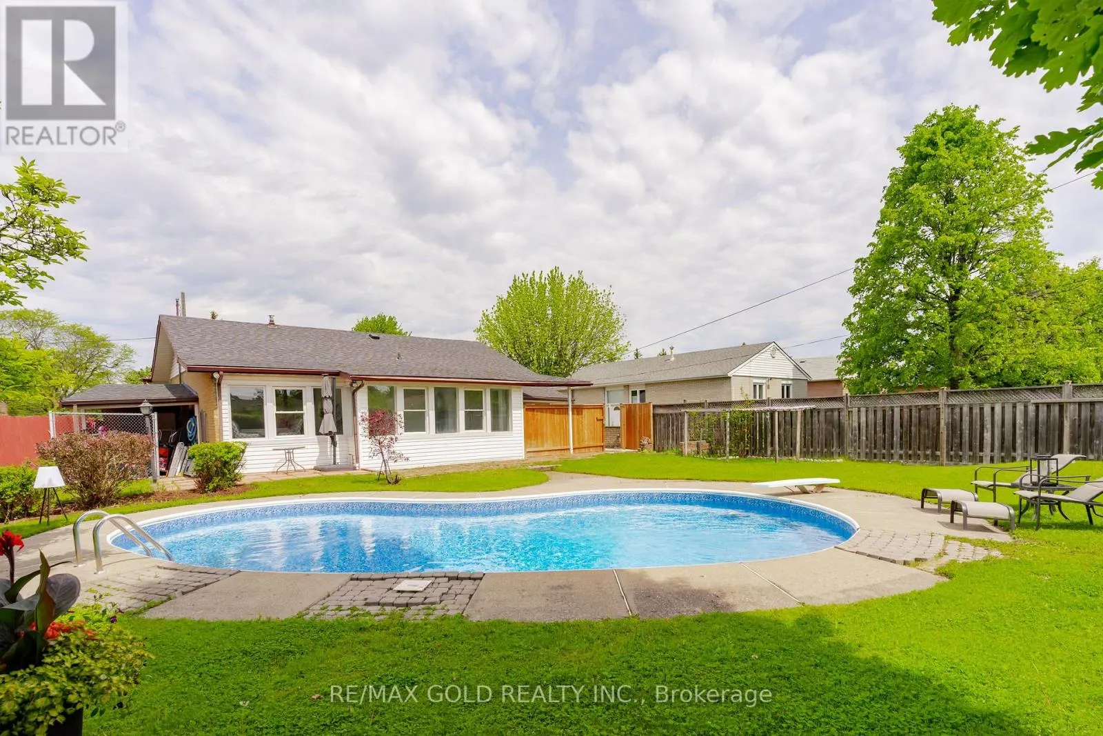 22 CARLYLE CRESCENT
