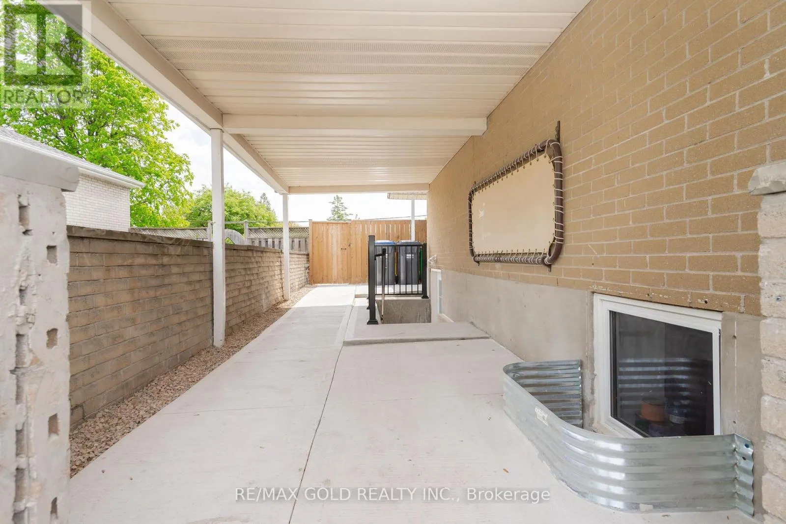 22 CARLYLE CRESCENT