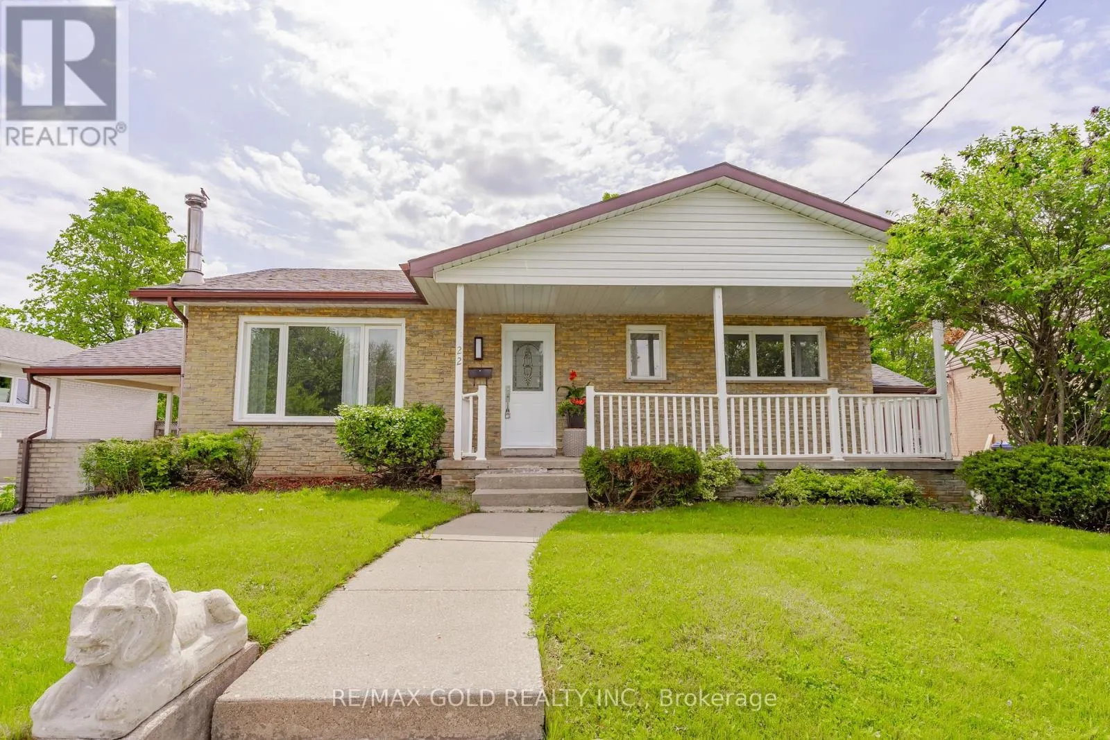 22 CARLYLE CRESCENT