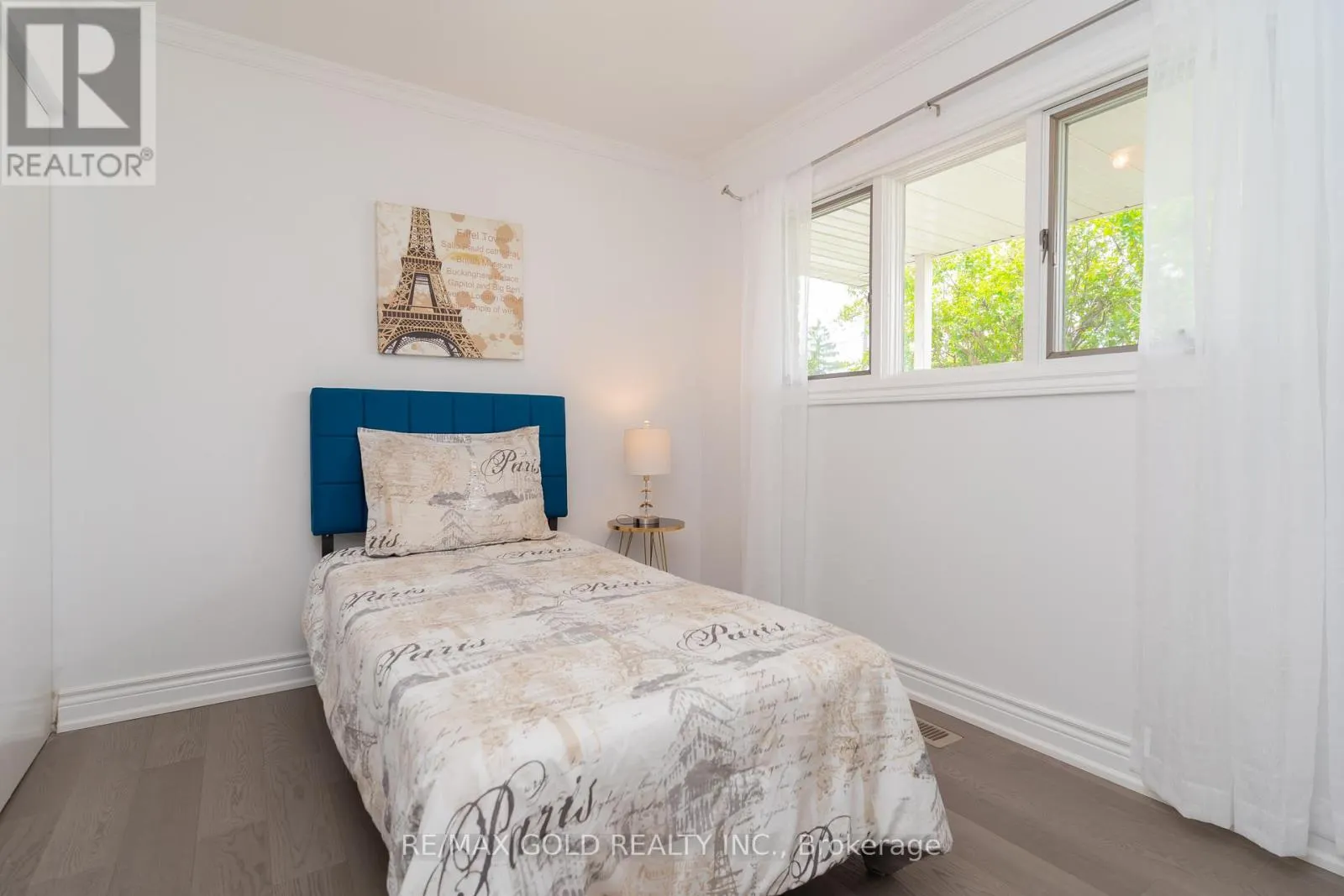 22 CARLYLE CRESCENT