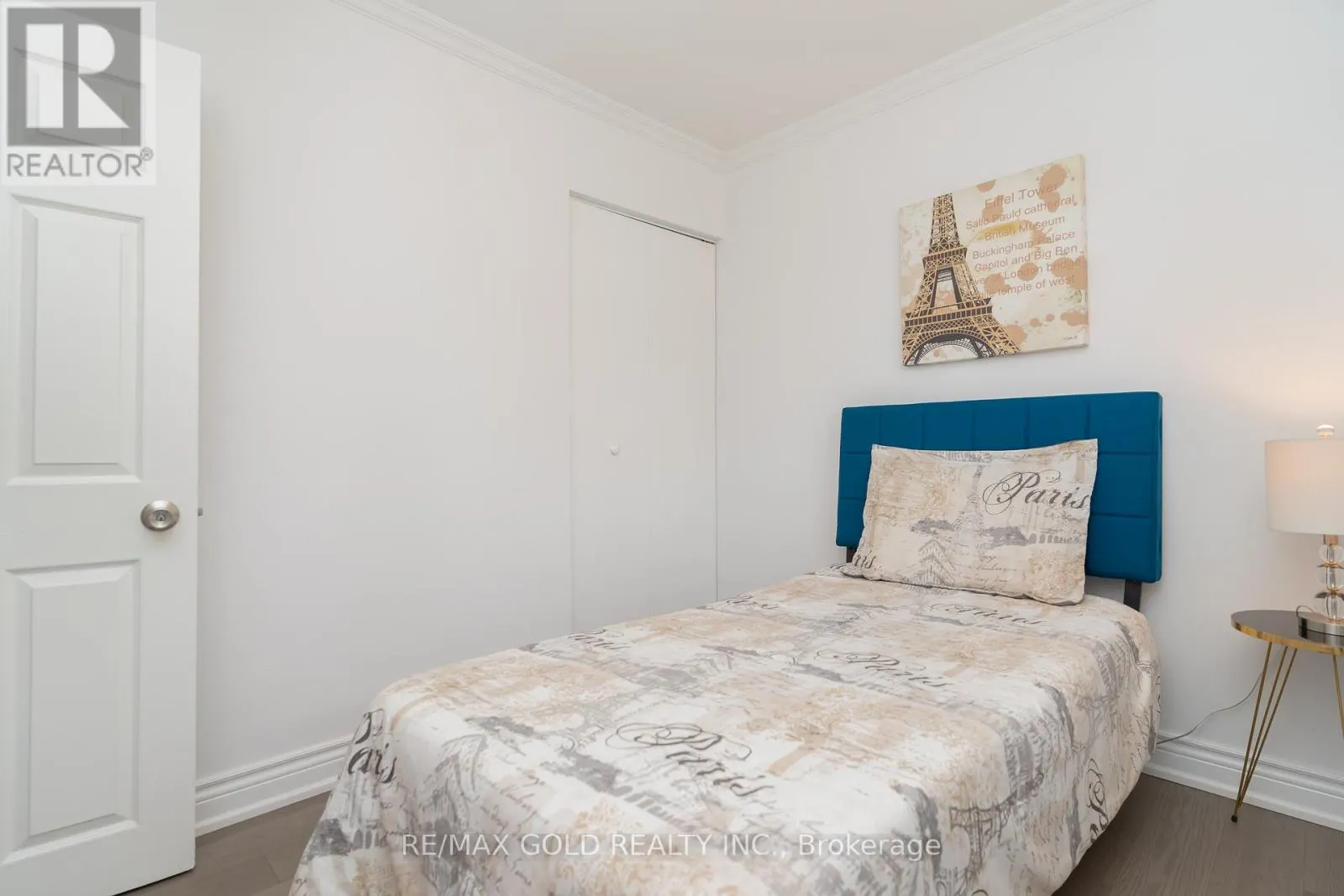 22 CARLYLE CRESCENT