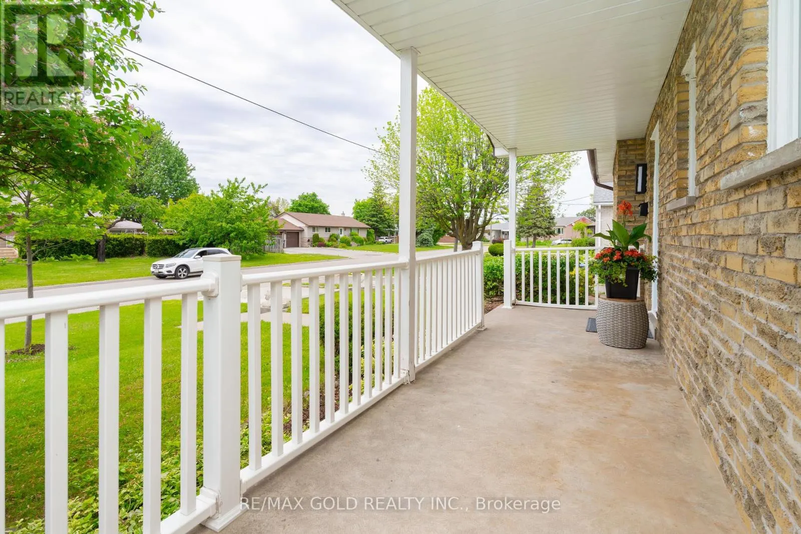 22 CARLYLE CRESCENT