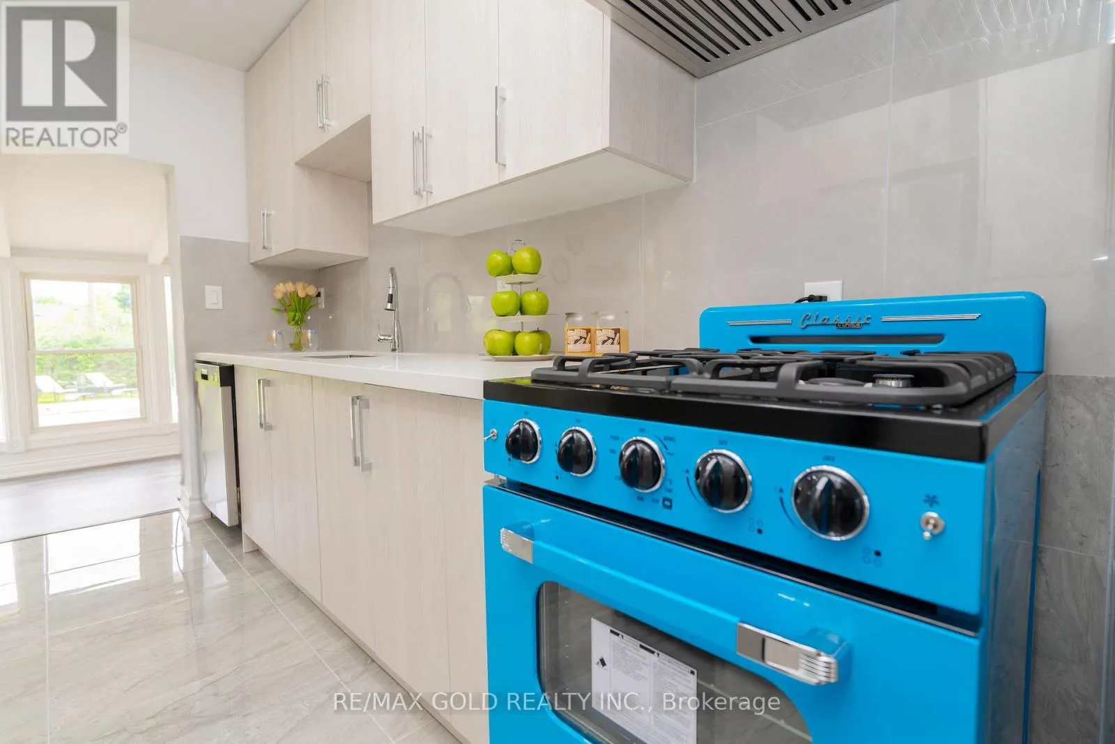 22 CARLYLE CRESCENT