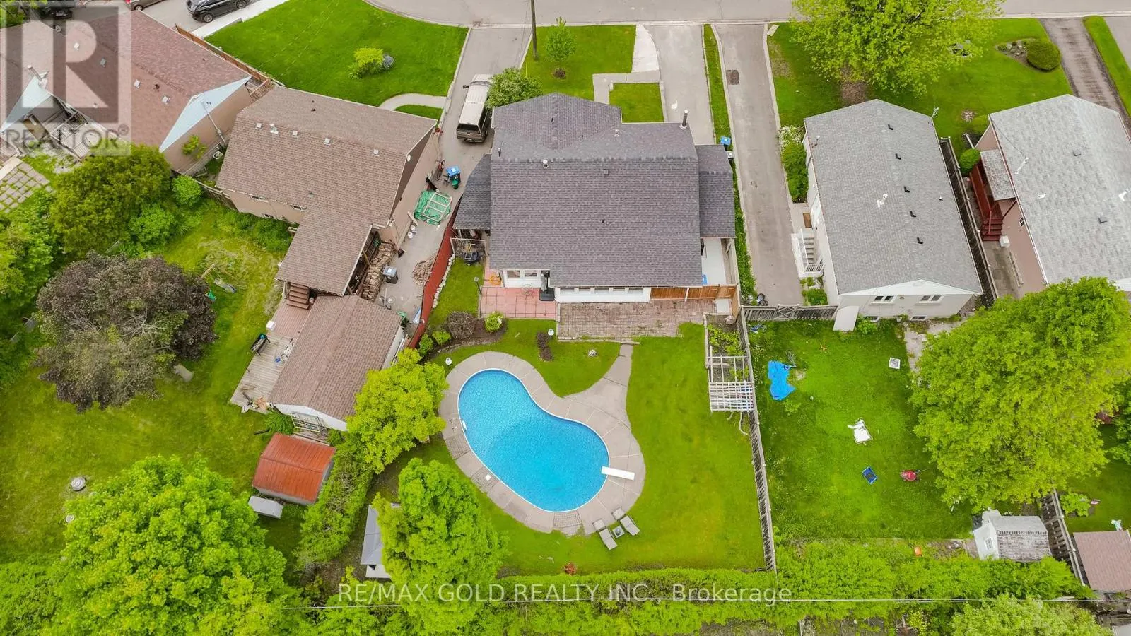 22 CARLYLE CRESCENT