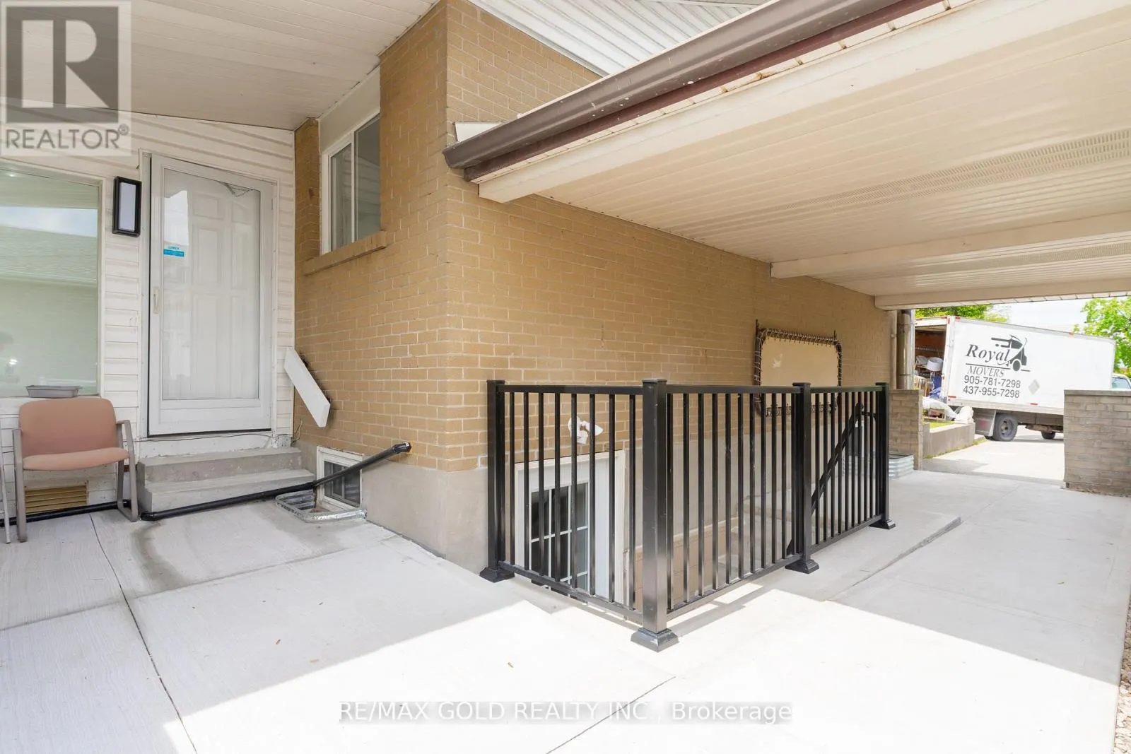22 CARLYLE CRESCENT