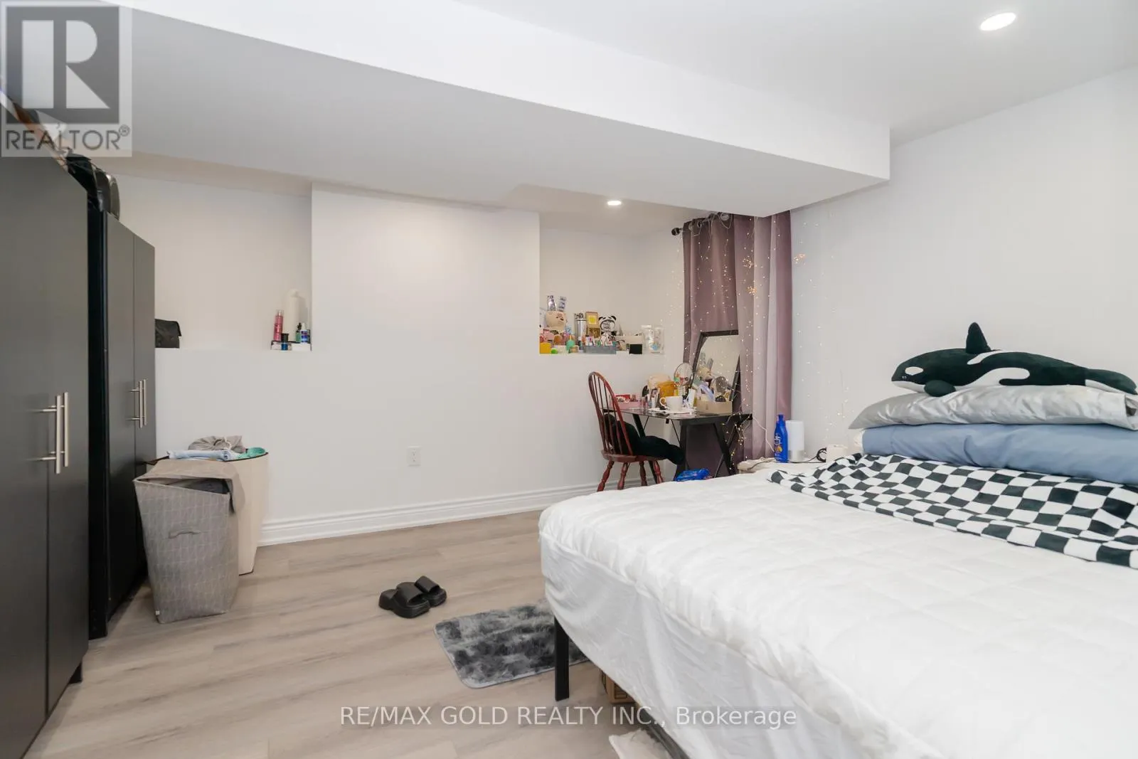 22 CARLYLE CRESCENT