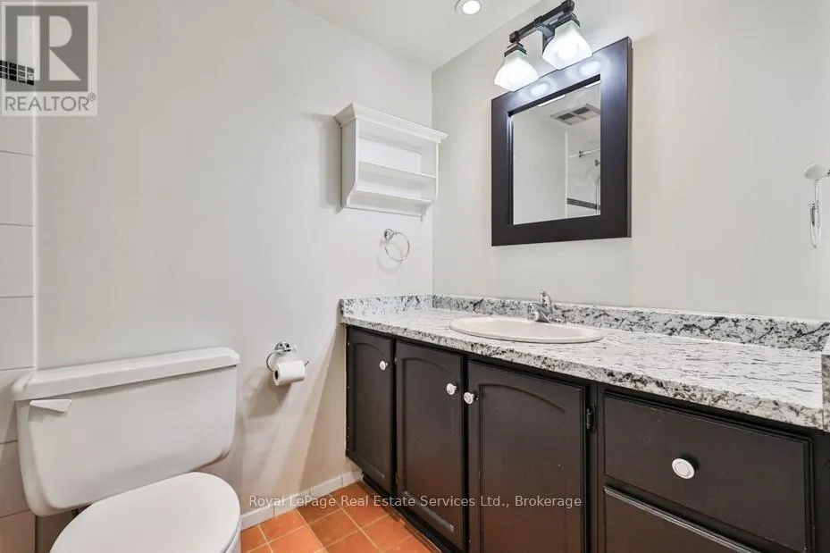 304 - 2185 MARINE DRIVE, #304