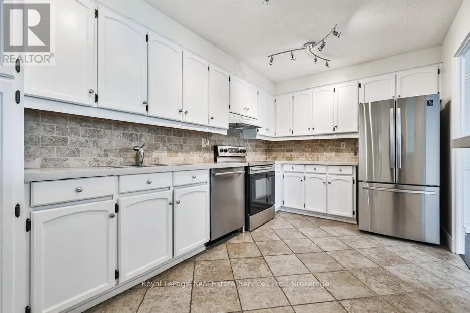 304 - 2185 MARINE DRIVE, #304