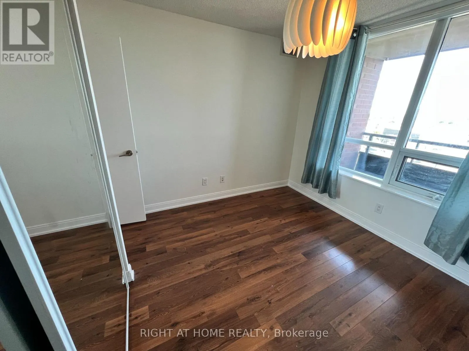1253 - 25 VIKING LANE