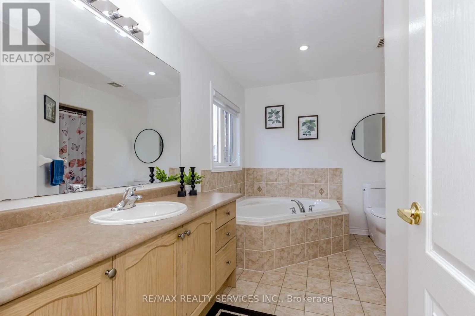 10 CEDARSPRINGS WAY
