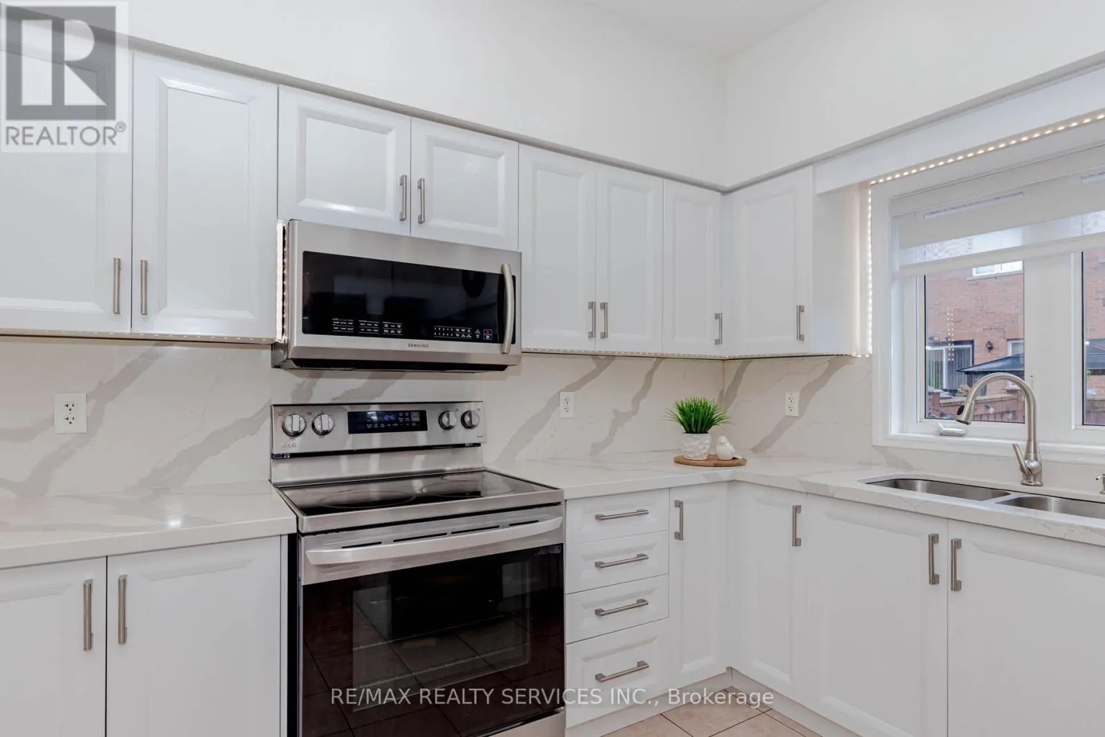 10 CEDARSPRINGS WAY