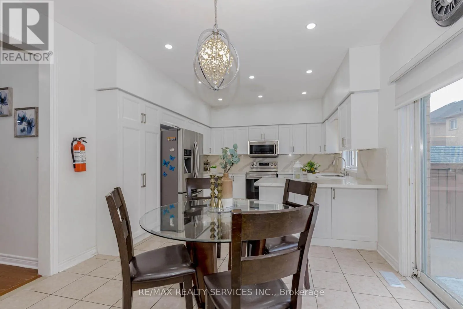 10 CEDARSPRINGS WAY