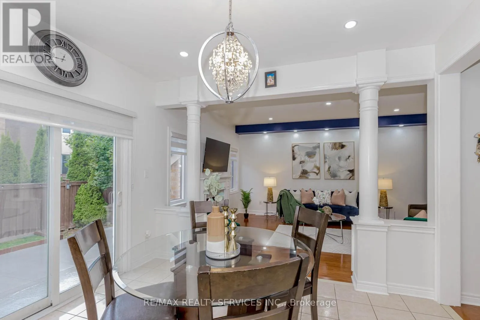 10 CEDARSPRINGS WAY