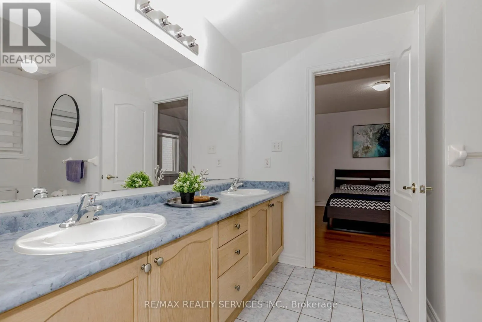 10 CEDARSPRINGS WAY