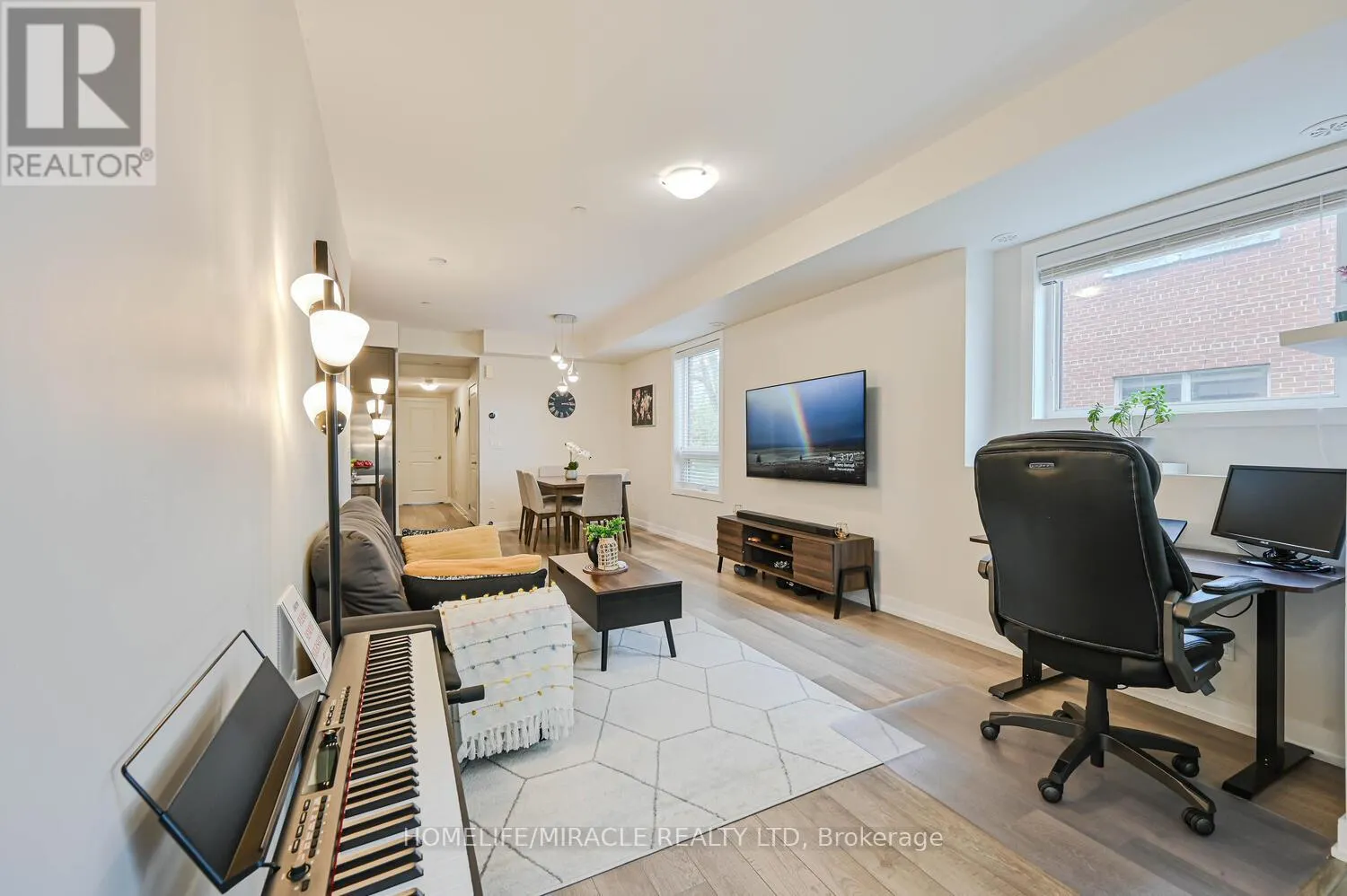 114 - 256 ROYAL YORK ROAD