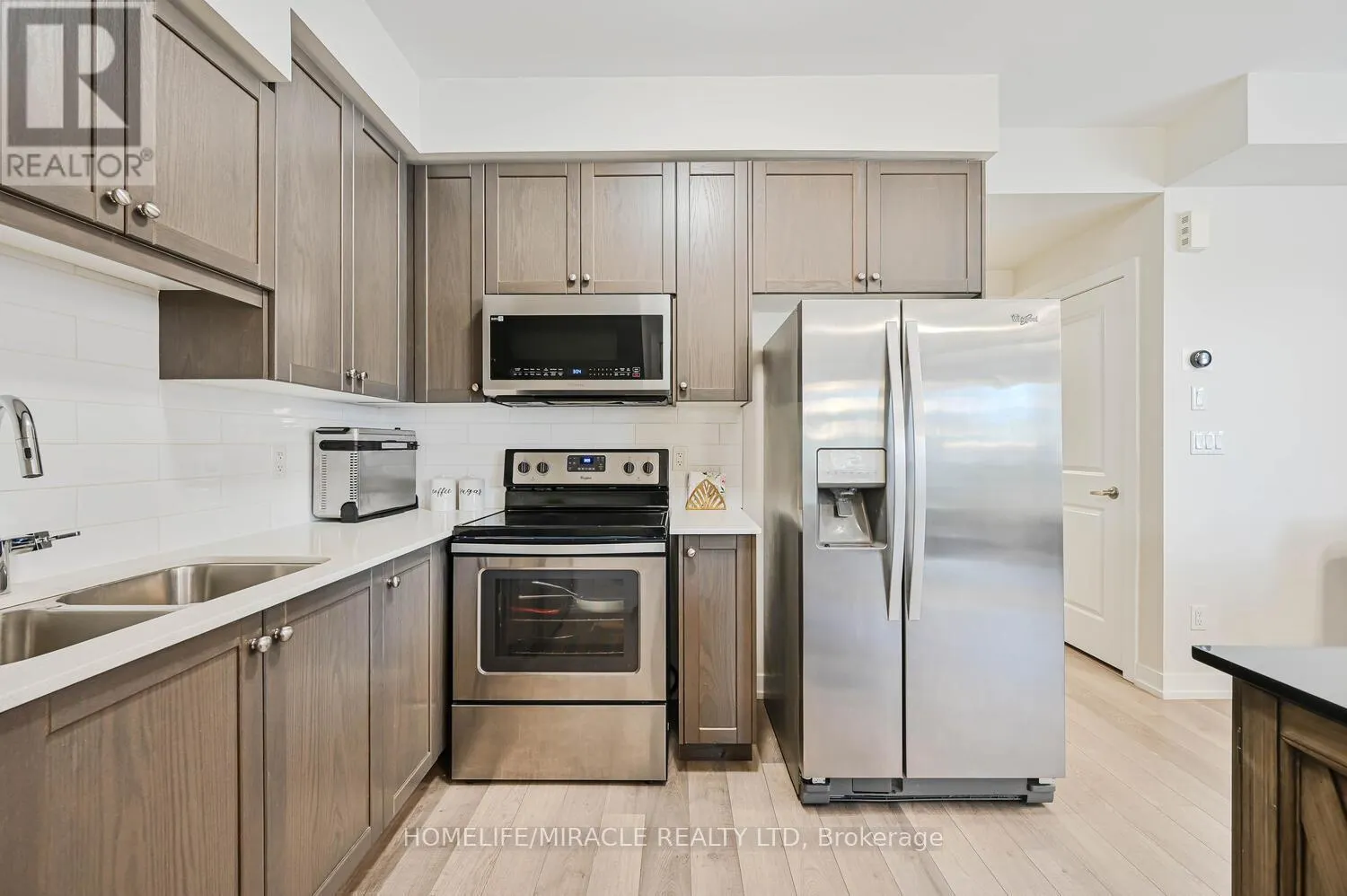 114 - 256 ROYAL YORK ROAD