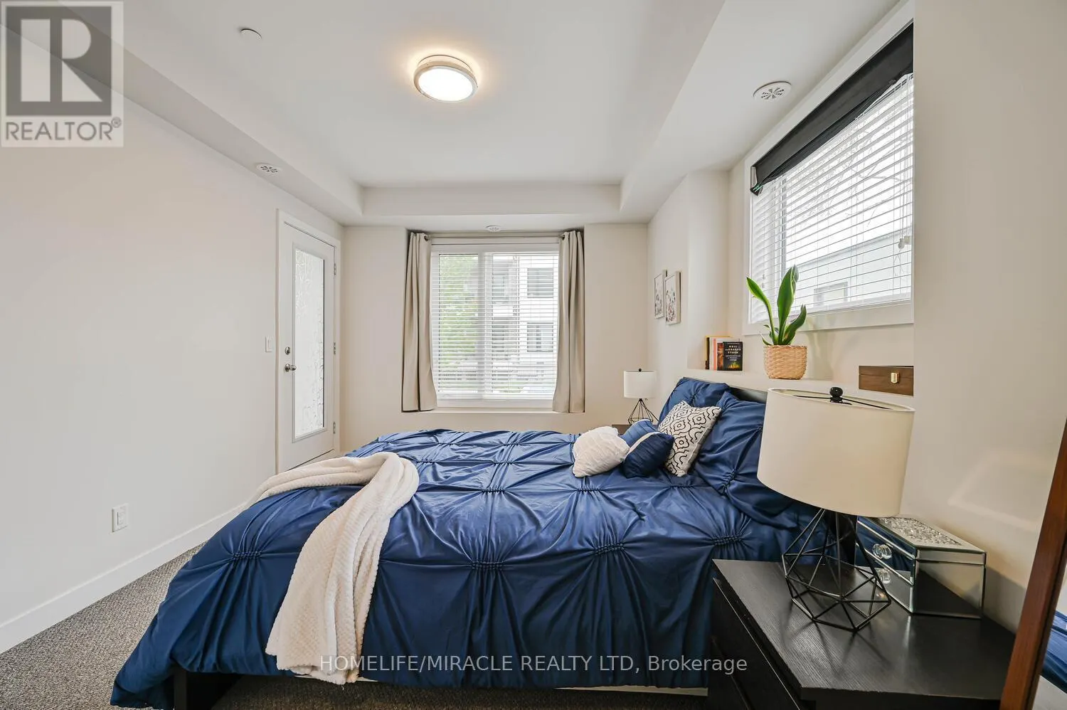 114 - 256 ROYAL YORK ROAD