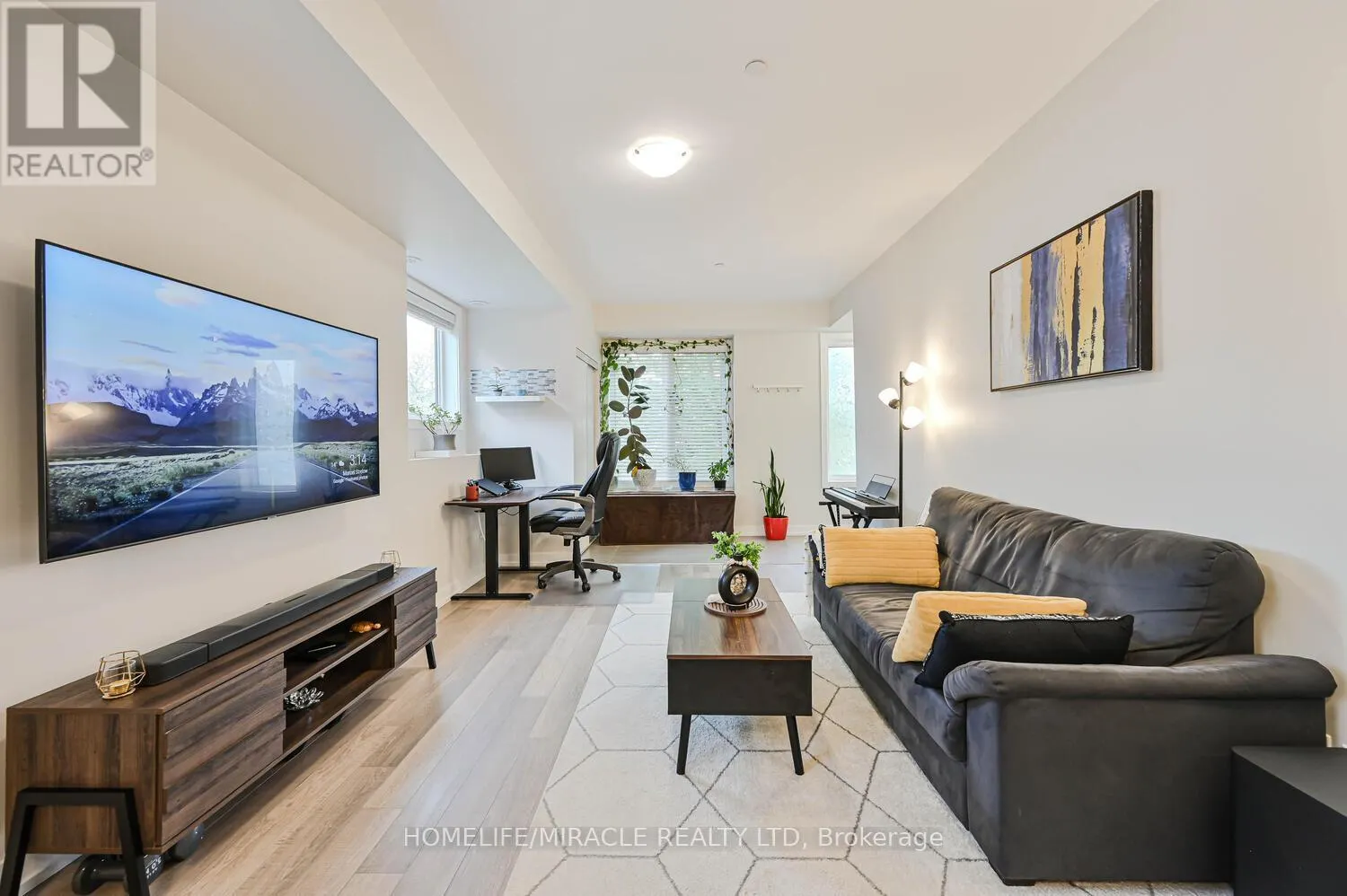 114 - 256 ROYAL YORK ROAD